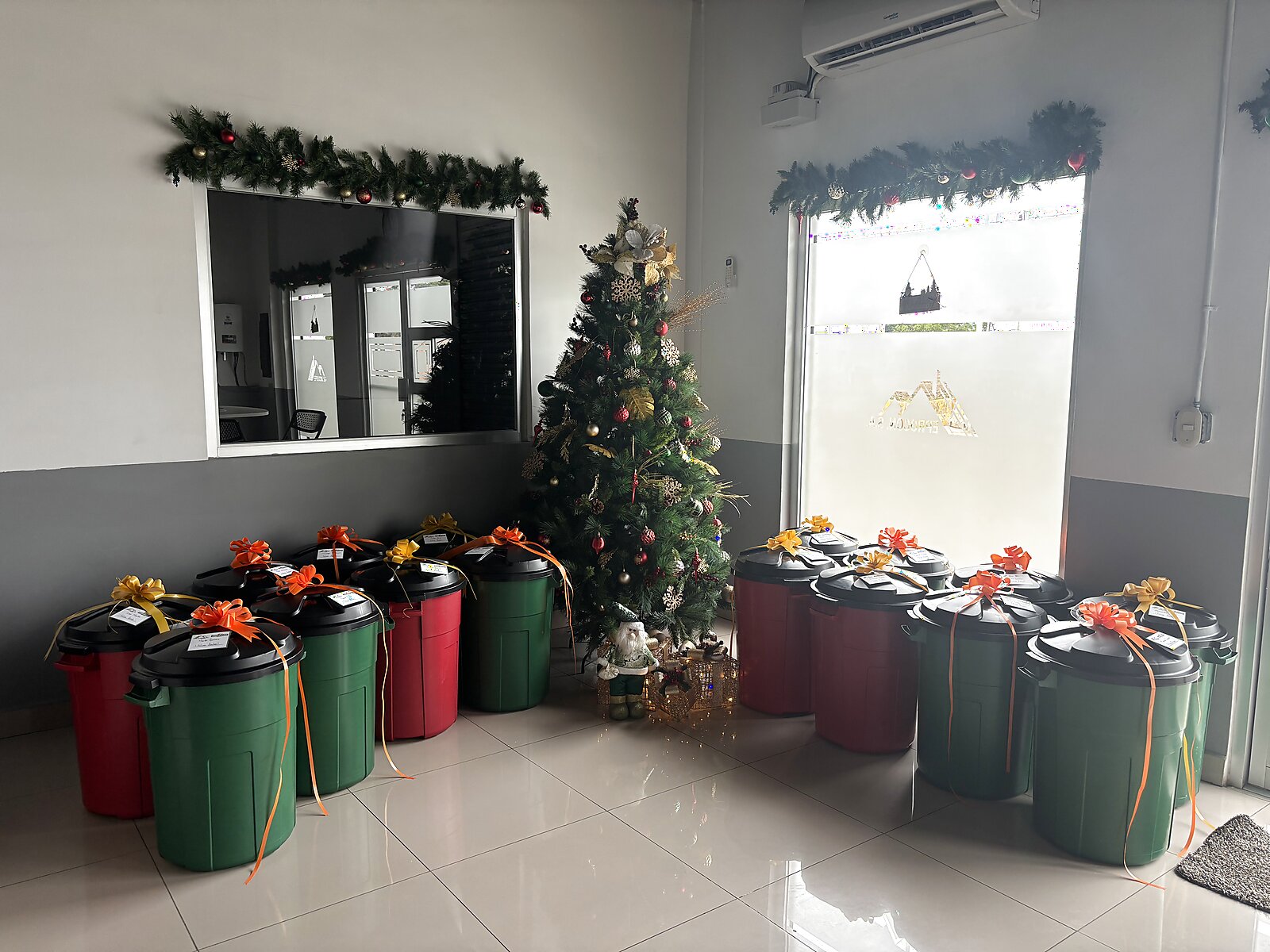 Celebración navideña en oficinas EPROCON